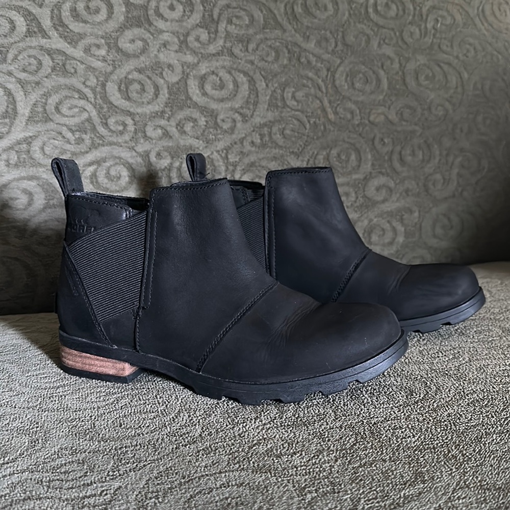 Women’s Sorel Emilie Chelsea Boots size 6.5!!